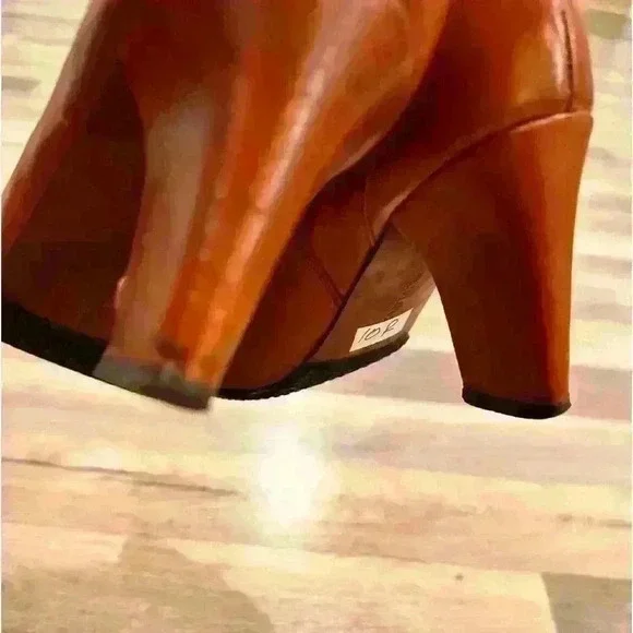 Adrienne VIttadini - Picture 4 of 5